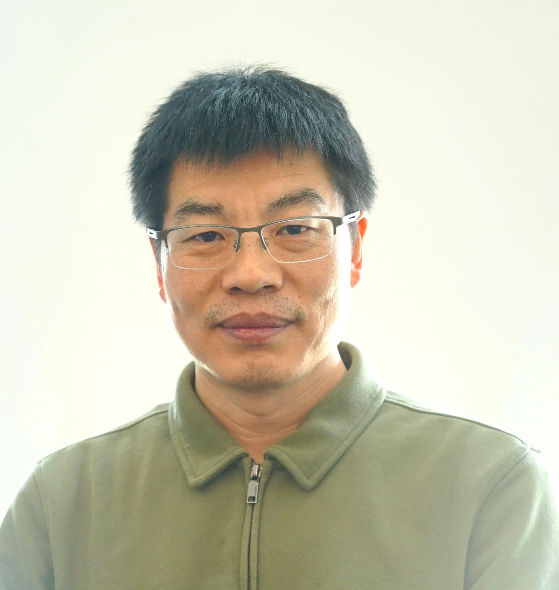 Portrait of Devin Chen